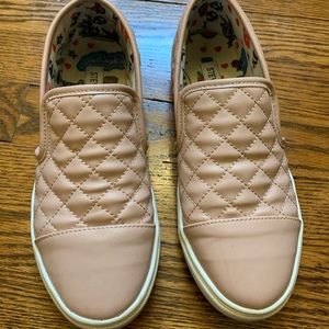 steve madden slip on quilted sneakers
